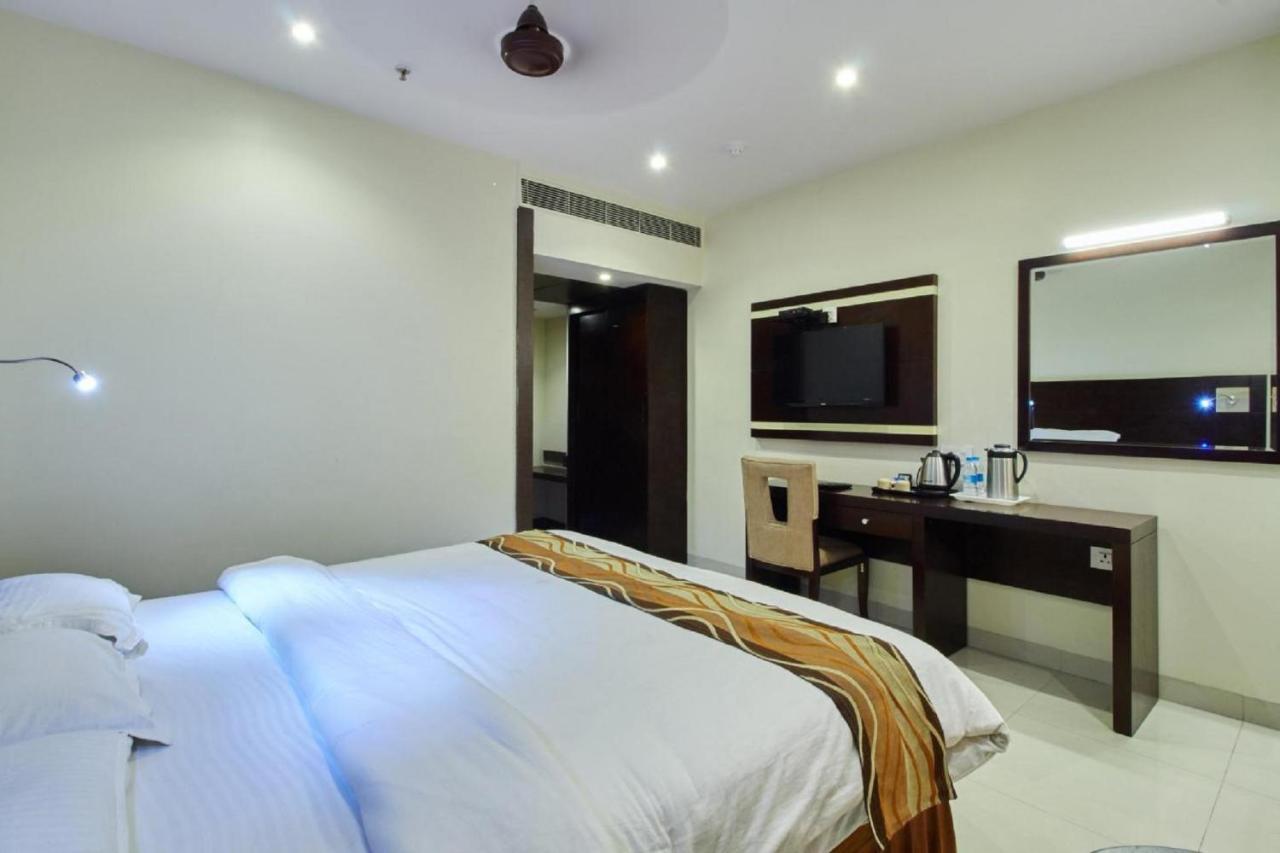 Отель Krishna Residency Виджаявада Экстерьер фото