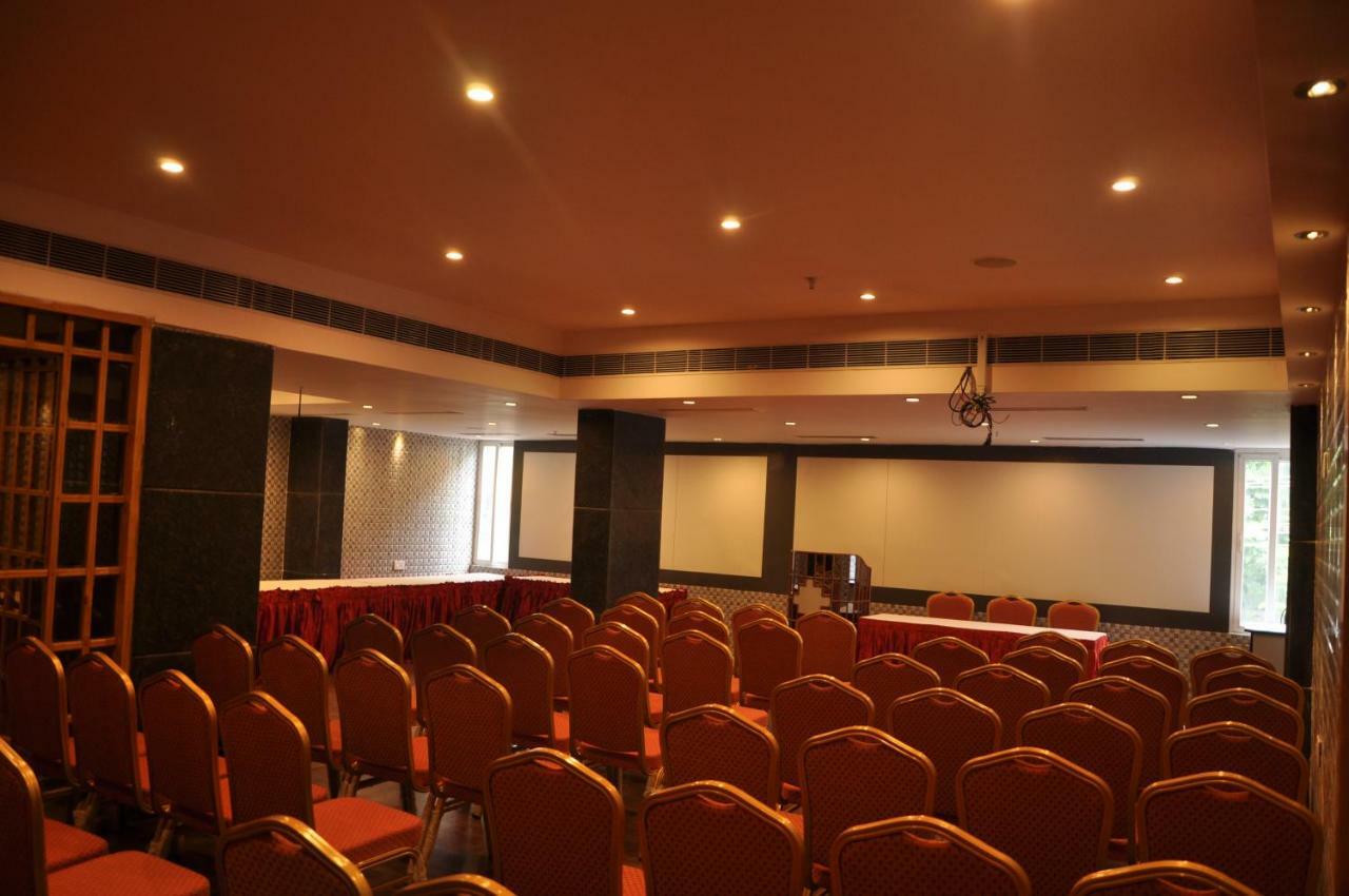 Отель Krishna Residency Виджаявада Экстерьер фото