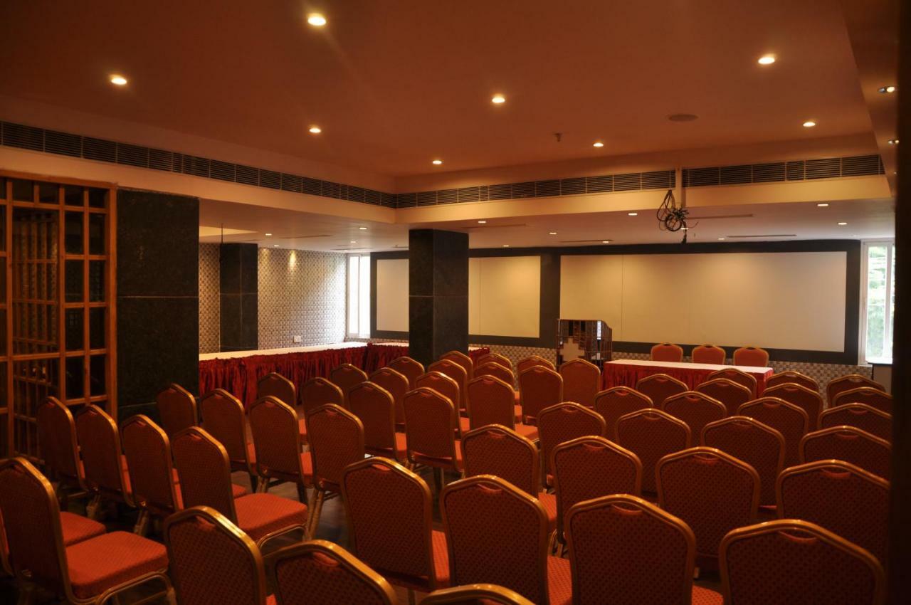 Отель Krishna Residency Виджаявада Экстерьер фото
